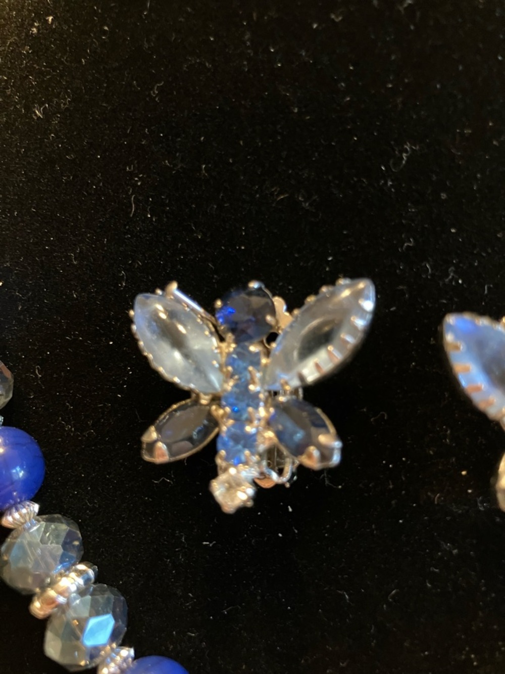CRYSTAL NECKACE AND MATCHING CLIP EARRINGS - Picture 11 of 16